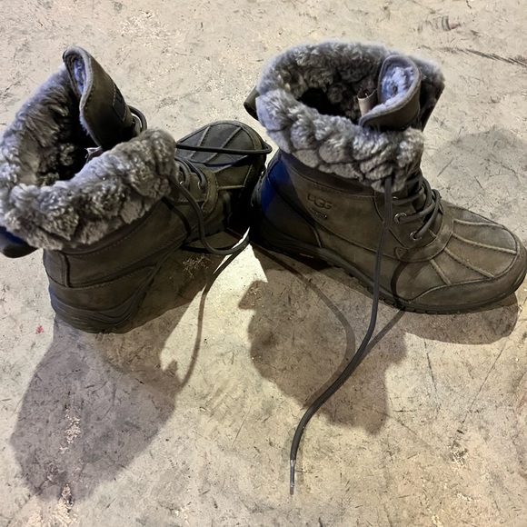 Women’s size 7 UGG boots - Picture 3 of 4